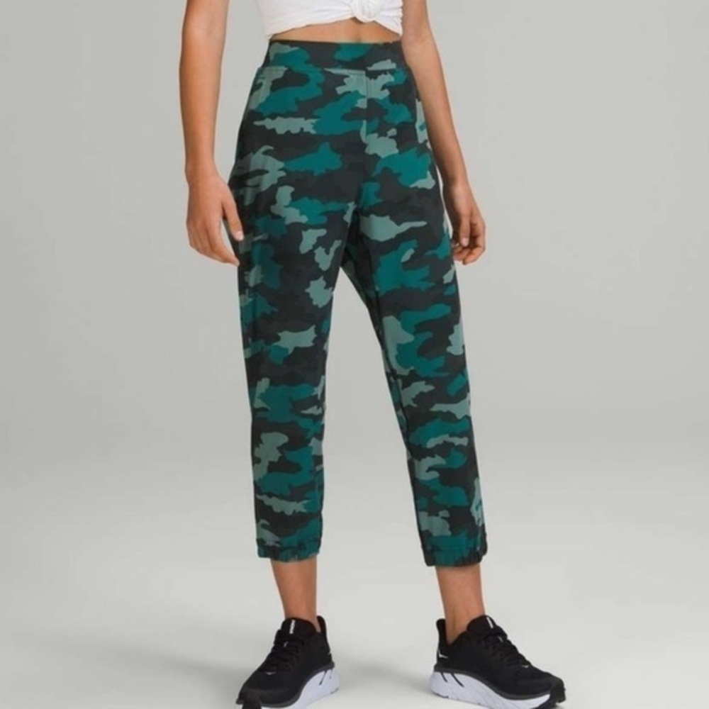 lululemon Jogger Sz 8 Adapted State high rise Jogger Tidewater Camo